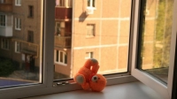 Памятки для родителей по предупреждению выпадения детей из окна