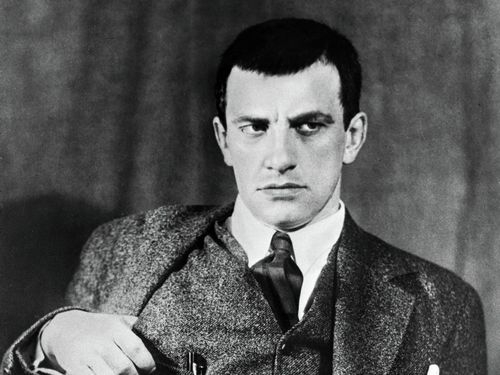 130 лет со дня рождения Владимира Владимировича Маяковского