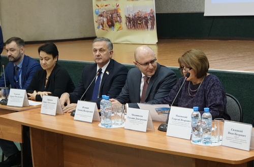 Нижневартовские старшеклассники встретились с представителями власти