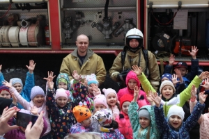 Пожарные в гостях у дошколят