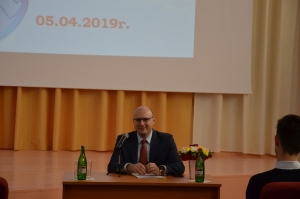 Руководитель департамента образования провёл встречу со старшеклассниками